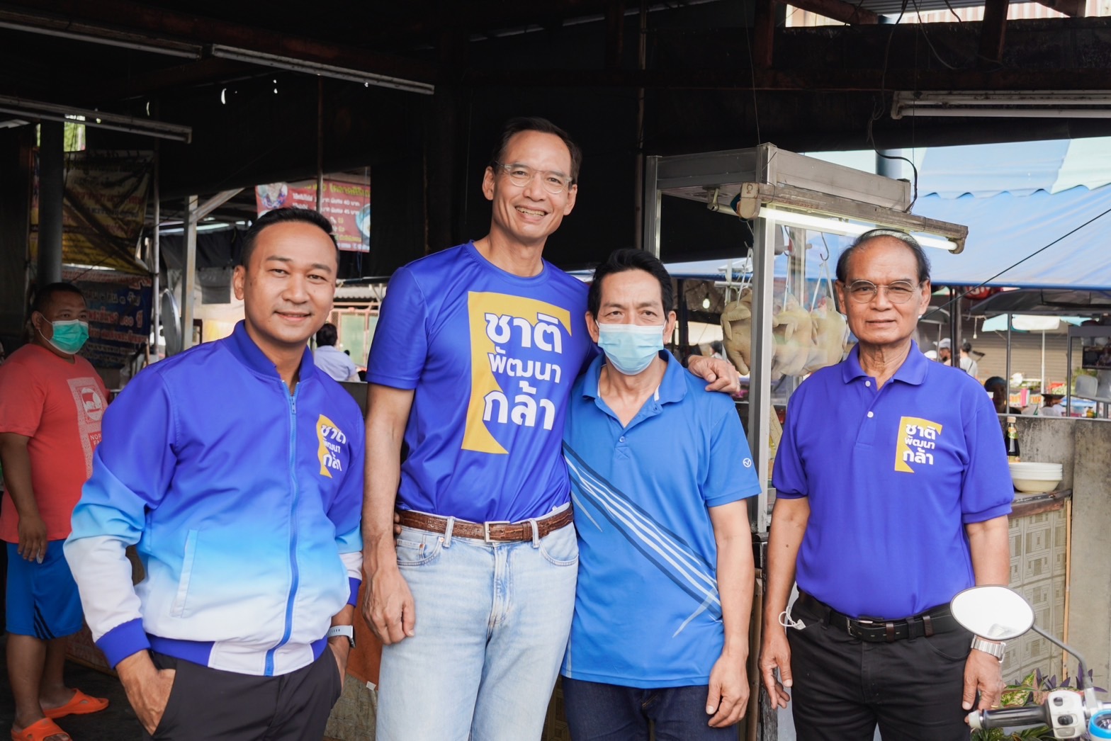 "กรณ์" ลุยช่วย "ผู้กำกับหนุ่ย" เขตบางแค มั่นใจลูกขยันไม่มีพัก อ้อนแม้พรรคไม่ใหญ่ แต่ประชาชนพึ่งได้