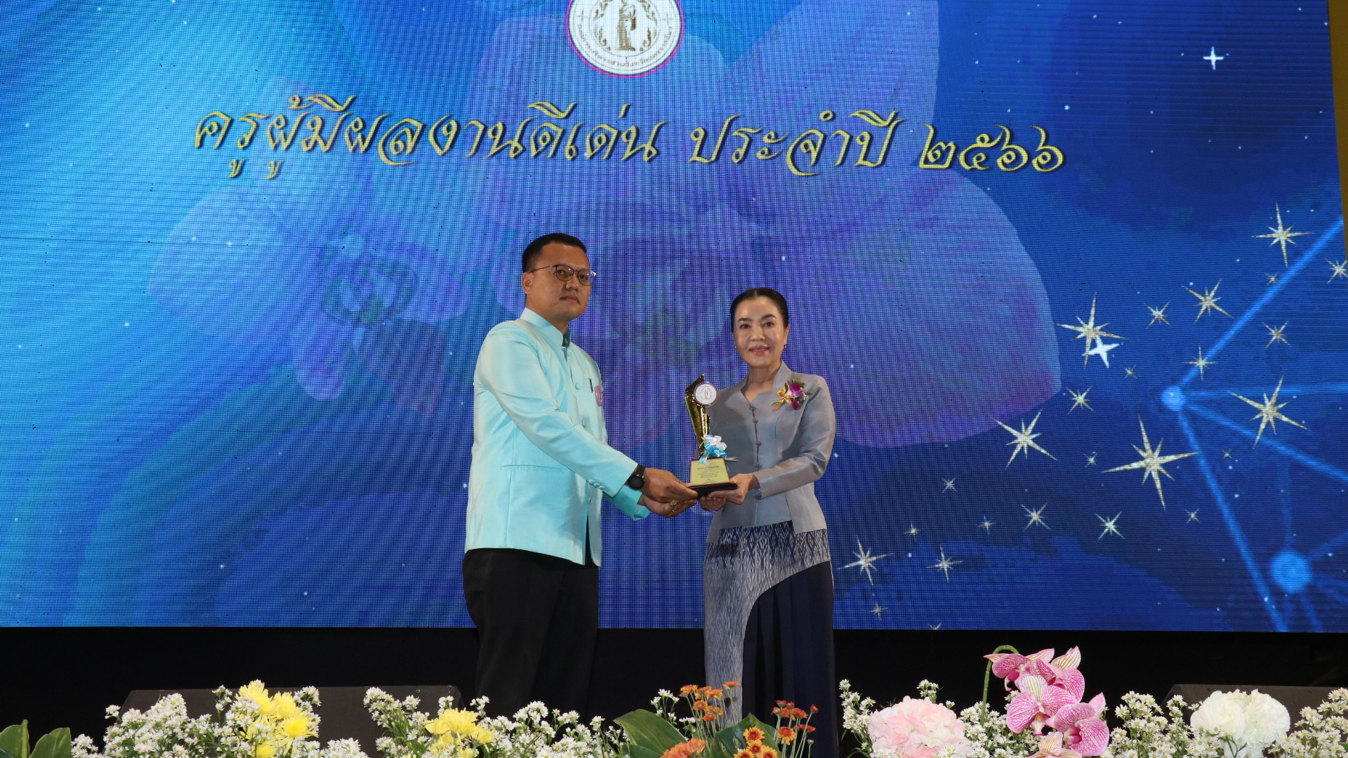 อบจ.โคราช จัดวันครูมัธยมในสังกัด 58 แห่ง แกนนำภาคีครู แนะสหกรณ์ออมทรัพย์ฯ ต้องช่วยลดดอกเบี้ยด้วย
