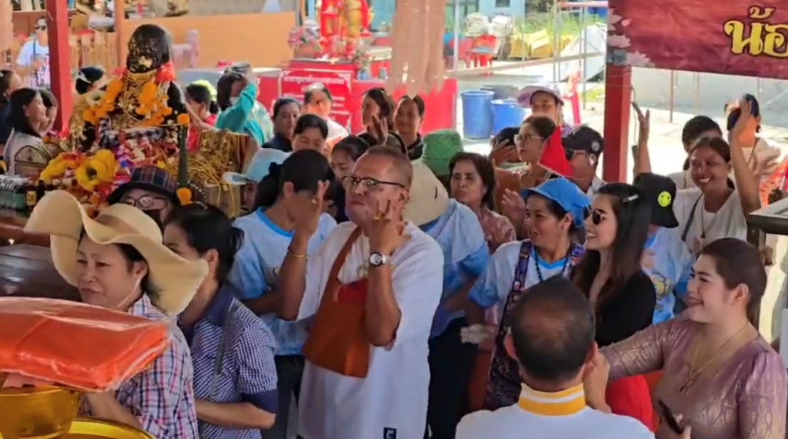 ลูกทุ่งสาวเรไร -ตลกรุ่นใหญ่ น้าจเร  ร่วมบุญกฐินวัดไผ่แขก สุพรรณบุรี 