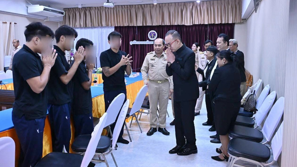 องคมนตรี เยี่ยมศูนย์ฝึกบ้านอุเบกขา ให้กำลังใจเยาวชน ย้ำความผิดเป็นอุทาหรณ์สอนใจ