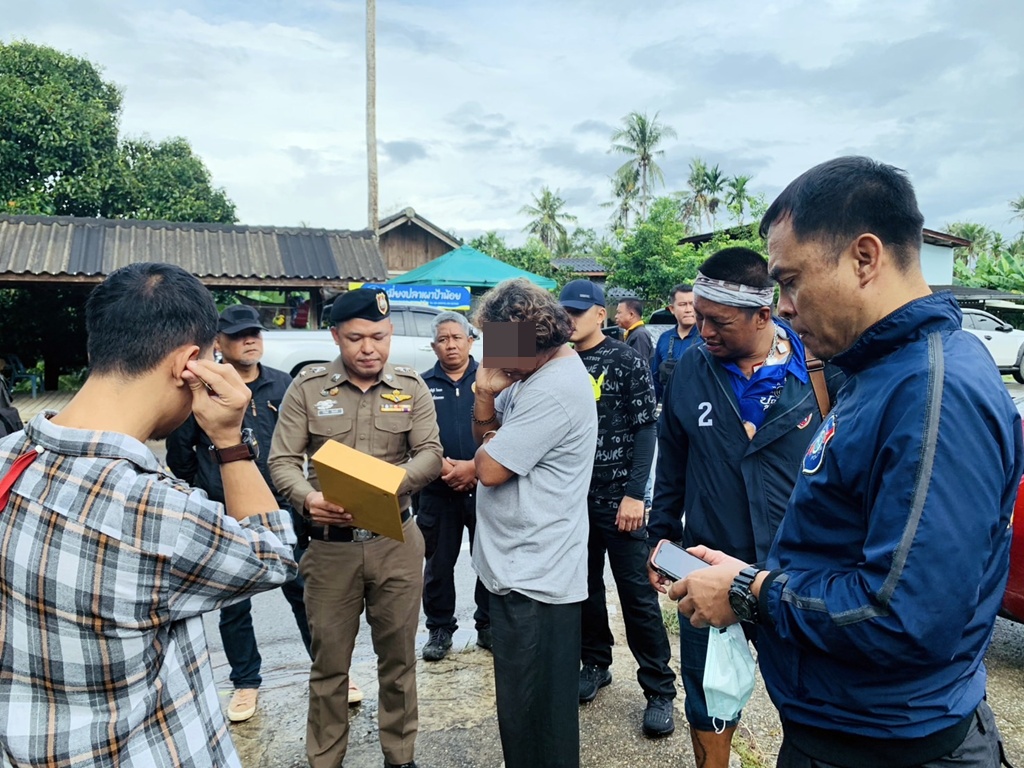 ชุดปฏิบัติการพิเศษชุมพร สนธิกำลังบุกรวบนายทุนรับจำนำรถผิดกฎหมาย