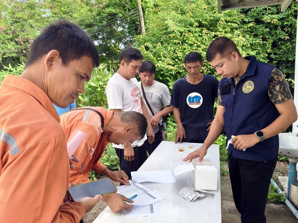บริษัทเอกชนบางสะพาน ร่วมมือภาครัฐ ตรวจหาสารเสพติดพนักงาน 104 ราย ภายใต้ยุทธการ "เมืองสามอ่าว ล้างบางยาเสพติด"