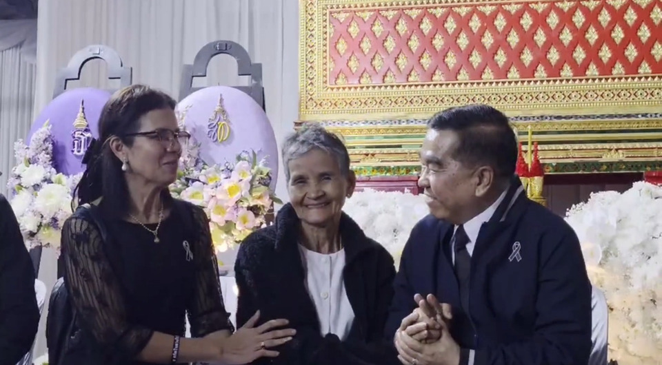 “บิ๊กเล็ก” ร่วมอาลัยทหารกล้า "จ่าเริง" ให้พี่สาววัย 48 รับราชการทหารแทนเป็นกรณีพิเศษ เสริมขวัญครอบครัวทหารกล้า 