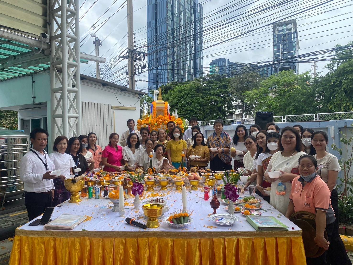 สสช.ประกอบพิธีตั้งศาลพระภูมิหลังใหม่   พร้อมบวงสรวงพระแม่ธรณีและศาลตา-ยาย 