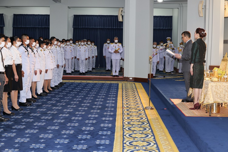 'ในหลวง'พระราชทานพระบรมราโชวาท นักเรียนทุนม.ท.ศ.รุ่น13 