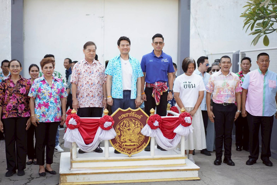“ภราดร” รมต.ประจำสำนักนายกฯ นำทำบุญตักบาตร–รดน้ำขอพรสงกรานต์ เรือนจำอ่างทอง สืบสานประเพณีไทย