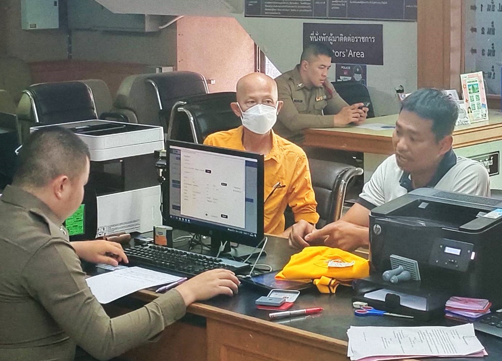 กลุ่มคนรักสถาบันเชียงใหม่ แจ้งความเอาผิดอ้างสถาบันหลอกลวงต่างด้าวได้สัญชาติไทย