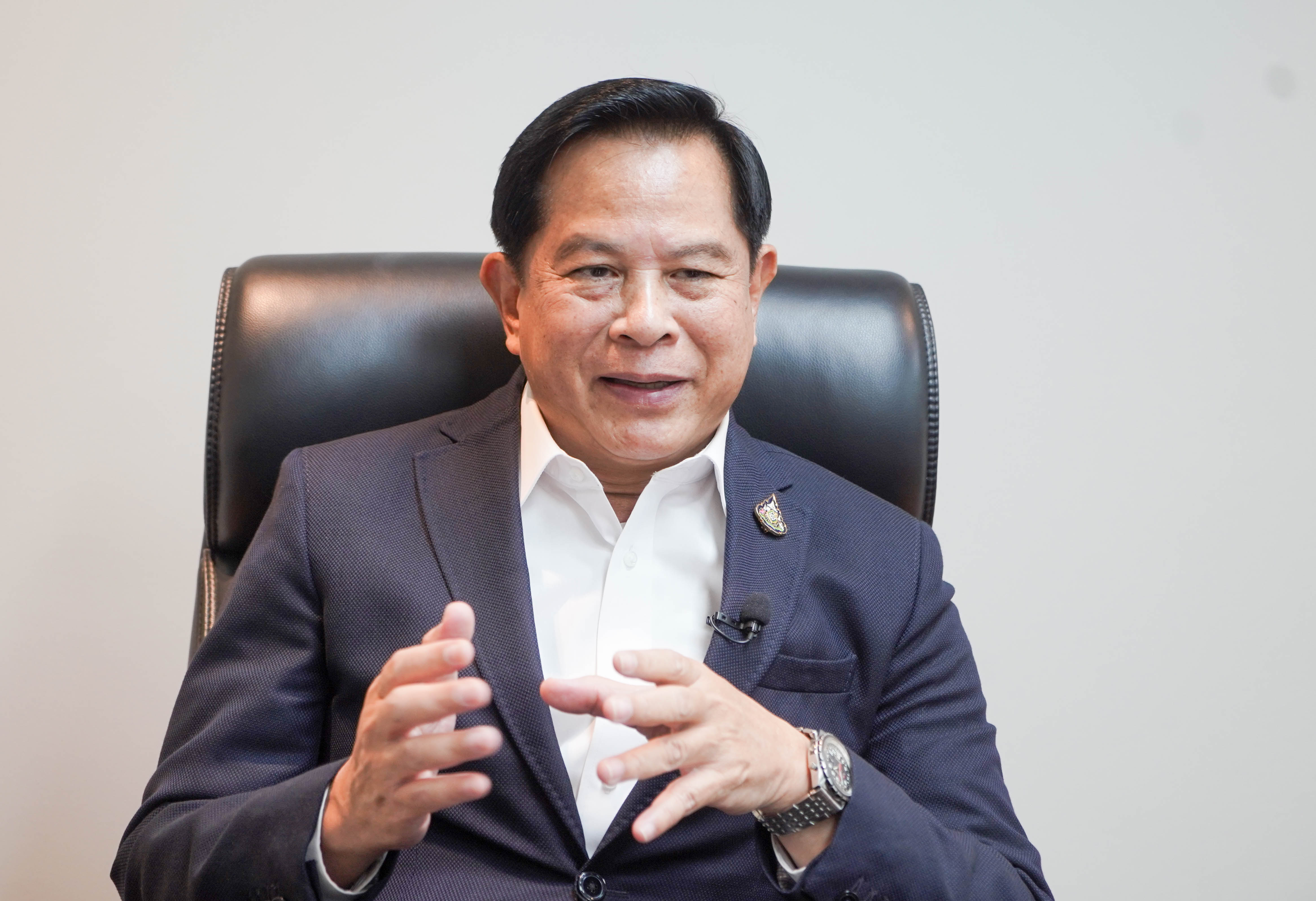 "รมว.พลังงาน" เตรียมชงปรับลดราคา "น้ำมัน – ไฟฟ้า"  เตรียมเปิดนำเข้าน้ำมันสำเร็จรูปเสรี  ให้ปชช.หาพลังงานในราคาที่เป็นธรรม เหมาะสม 