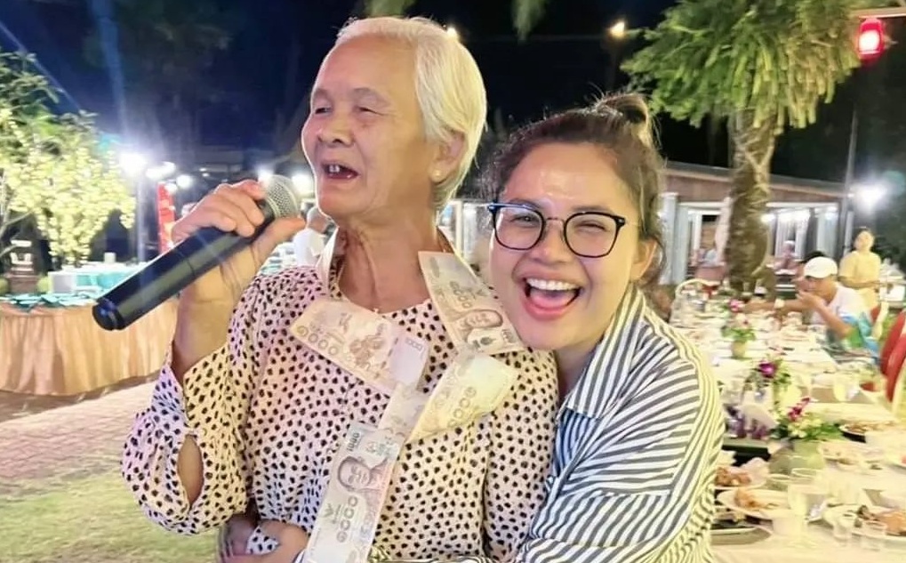 ได้เลือดศิลปินมาเต็มๆ "ตั๊กแตน ชลดา" ทิปหนักมากได้ยินคุณแม่ร้องเพลงแฟนเก็บ อบอุ่น เรียบง่ายดีต่อใจ