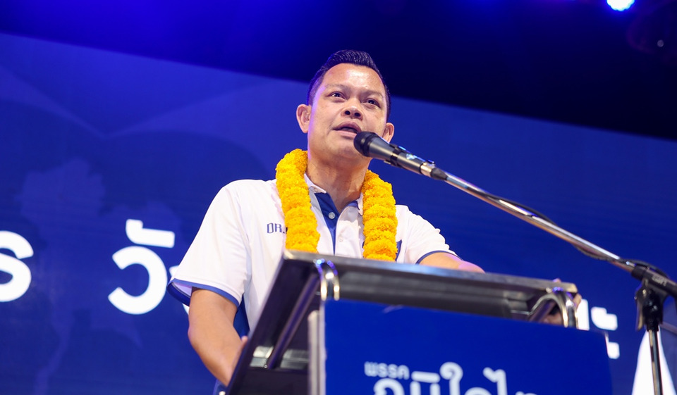 ‘ธนกร’ ลั่นถ้าไม่อยากอยู่อย่างดักดาน อย่าเชื่อ ‘สีฟ้า’ บอกสมบัติพ่อเฒ่าคือ ‘อนุทิน’ อ้อนคนใต้เลือกเข้ามาเป็น ’รัฐบาล’