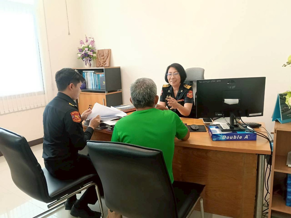 ขนส่งฯ ปรับ 2 พัน.- อบรม 3 ชม. คนขับรถรถตู้นักเรียนฝ่าฝืนไม้กั้นทางรถไฟ พร้อมสแกนรถรับส่งนักเรียนทั่วปท.ต้องทำถูกกม.