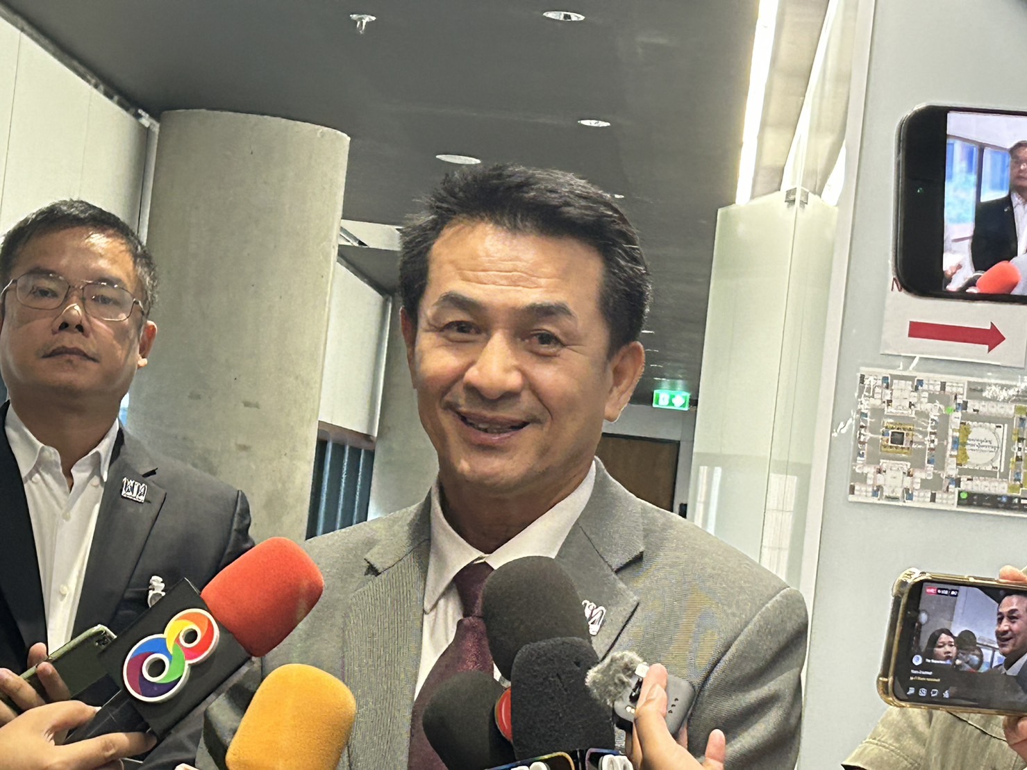 "หมอชลน่าน" โยนที่ประชุมรัฐสภาชี้ขาดโหวต "พิธา" รอบ 2 ได้หรือไม่ เล็งฉีกเอ็มโอยู 8 พรรคร่วม เปิดทางดึงพรรคร่วมเติมเสียงหนุน