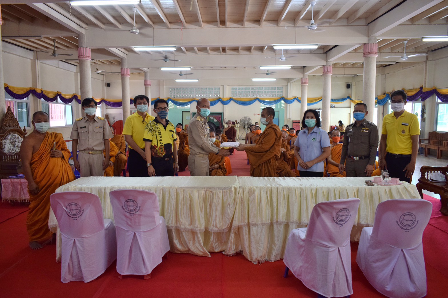 นายอำเภออุทุมพรพิสัย ต้านไวรัสโควิด-19 โดยปิดวัด งดบิณฑบาตร  งดแห่ งดโปรยทาน