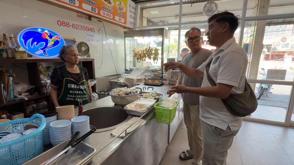 ข้าวมันไก่เจ้าดังโคราช ตรึงราคา! สู้วิกฤตน้ำมัน ต้นทุนพุ่งทุกตัว ฝากรัฐเร่งแก้ก่อนกระทบหนัก 