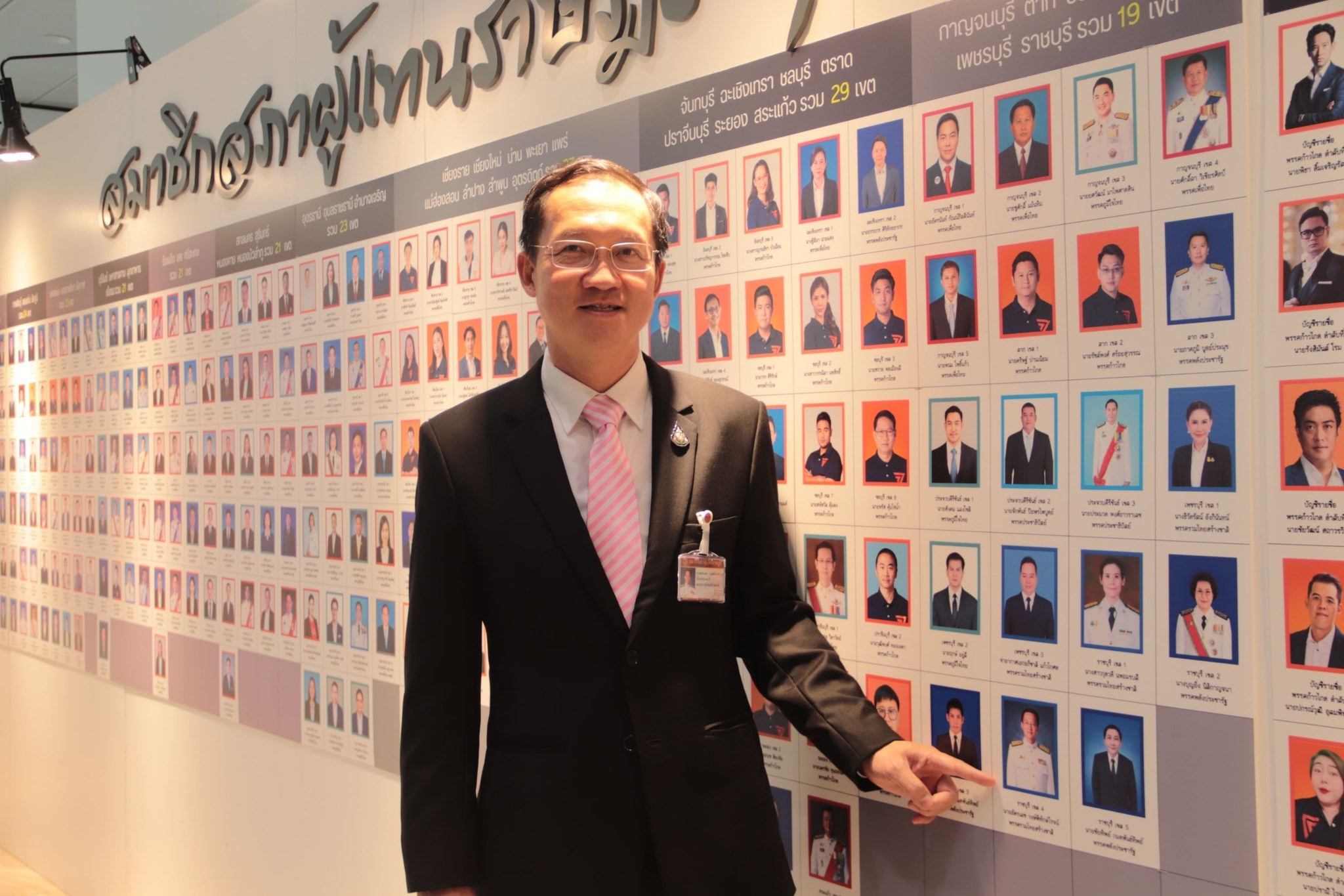 "โฆษกรทสช." ซัด "นักวิชาการ" วิเคราะห์ไร้เหตุผล ทำพรรคเสียหาย คนสับสน ย้ำไม่ส่ง "พีระพันธ์ุ"  ชิงนายกฯ ไม่ตั้ง "รัฐบาลเสียงข้างน้อย" 