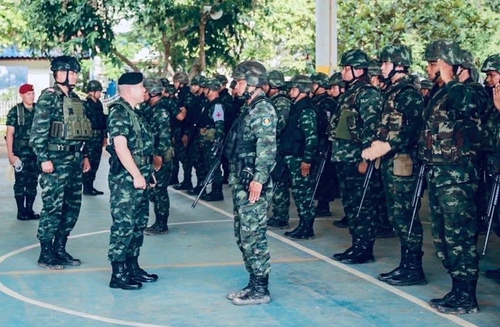 ผบ.พล.ร.9 ตรวจเยี่ยมให้กำลังใจกำลังพล ปฏิบัติภารกิจปกป้องชายแดนไทย–กัมพูชา