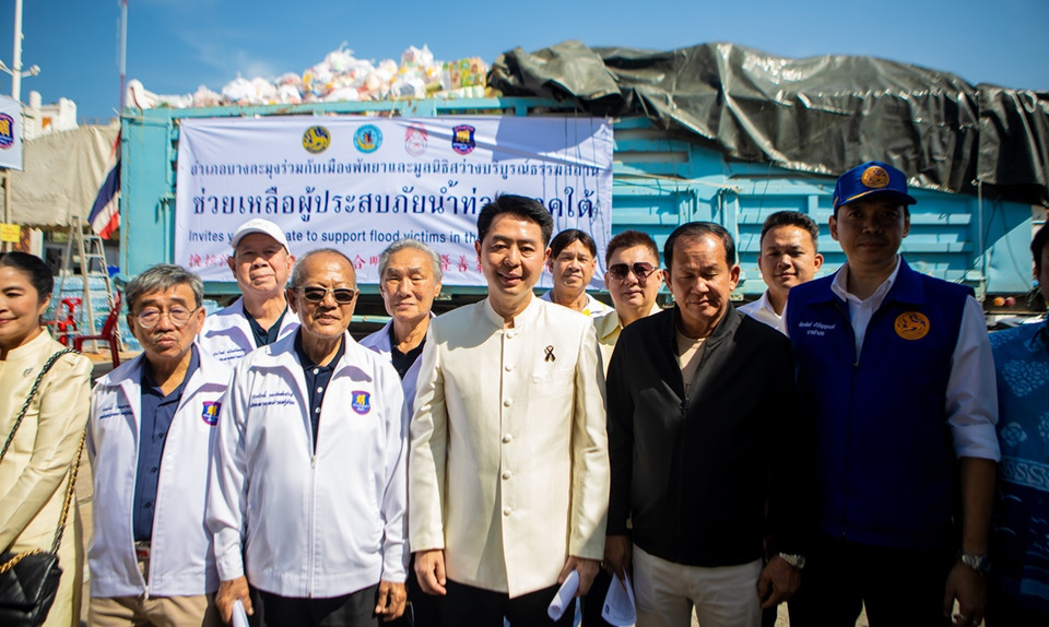 เมืองพัทยา บางละมุง มูลนิธิสว่างบริบูรณ์ นำสิ่งของกว่า 4,000 ชุด น้ำ 8,000 แพ็ค ช่วยน้ำท่วมสงขลา