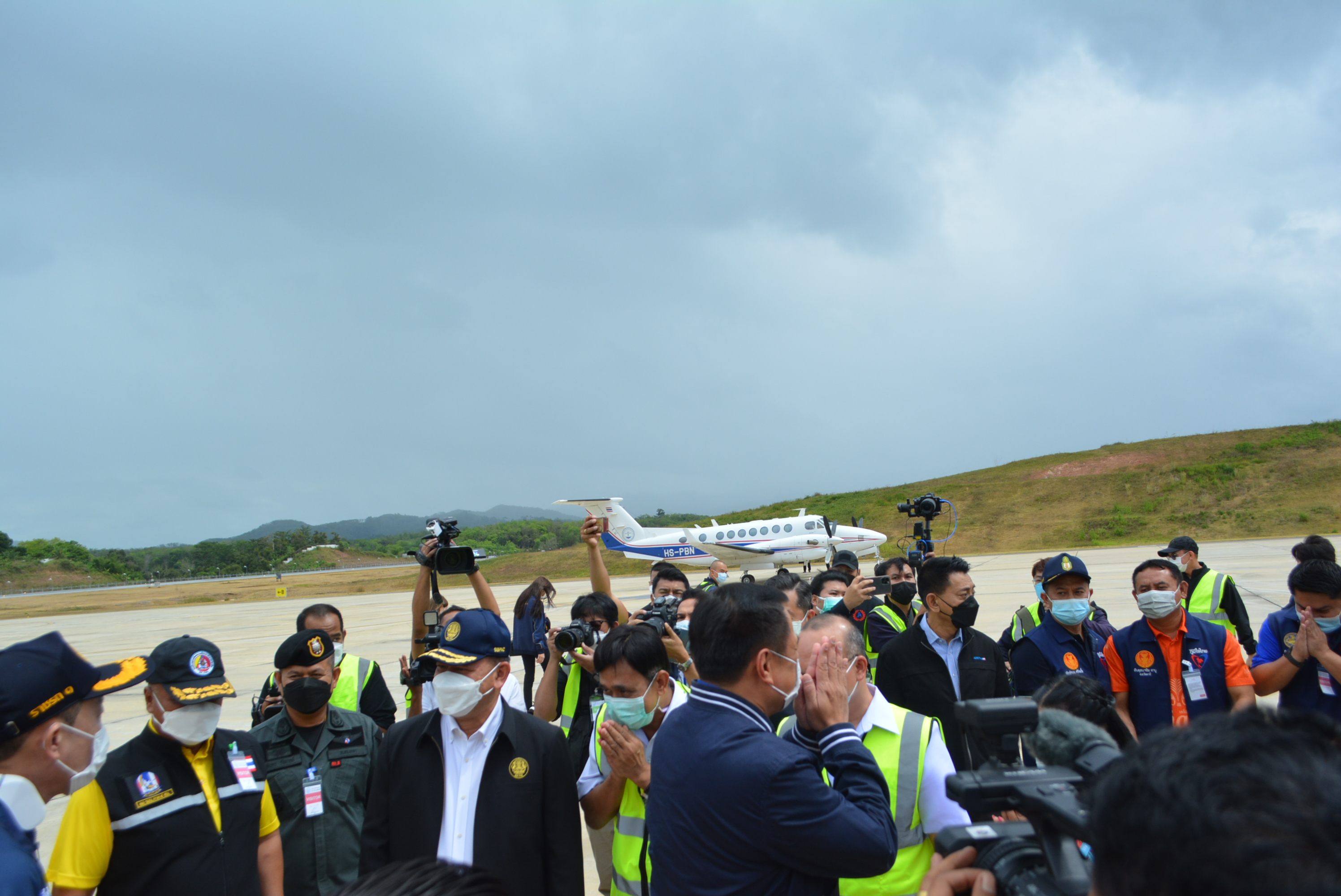 'ศักดิ์สยาม' ควง 'อนุทิน' ลงพื้นที่ดูความพร้อม เปิดให้บริการเที่ยวบินพาณิชย์สนามบินเบตง 