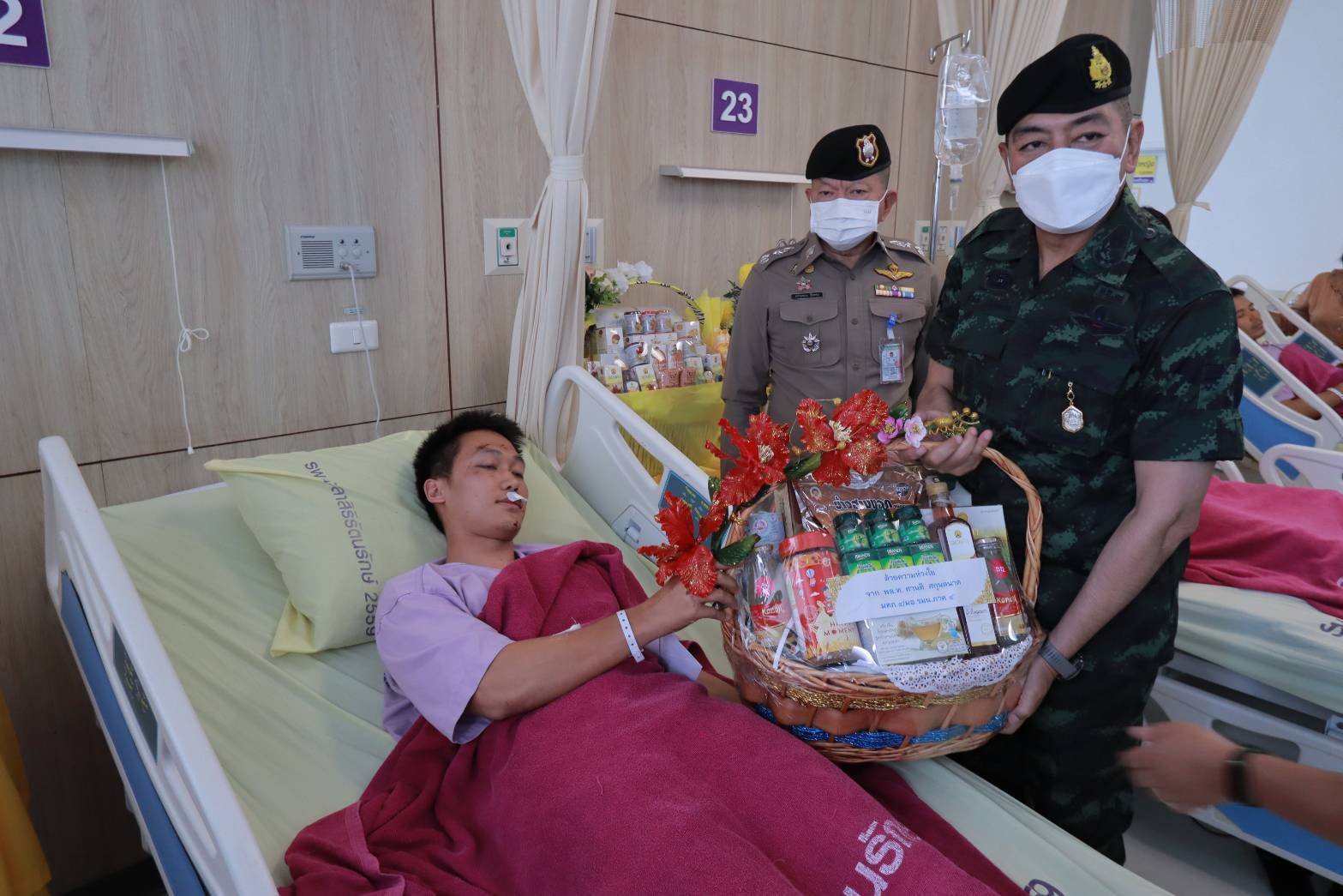 มทภ.4 เยี่ยมผู้บาดเจ็บจากเหตุคนร้ายลอบวางระเบิดเจ้าหน้าที่ตำรวจบันนังสตา