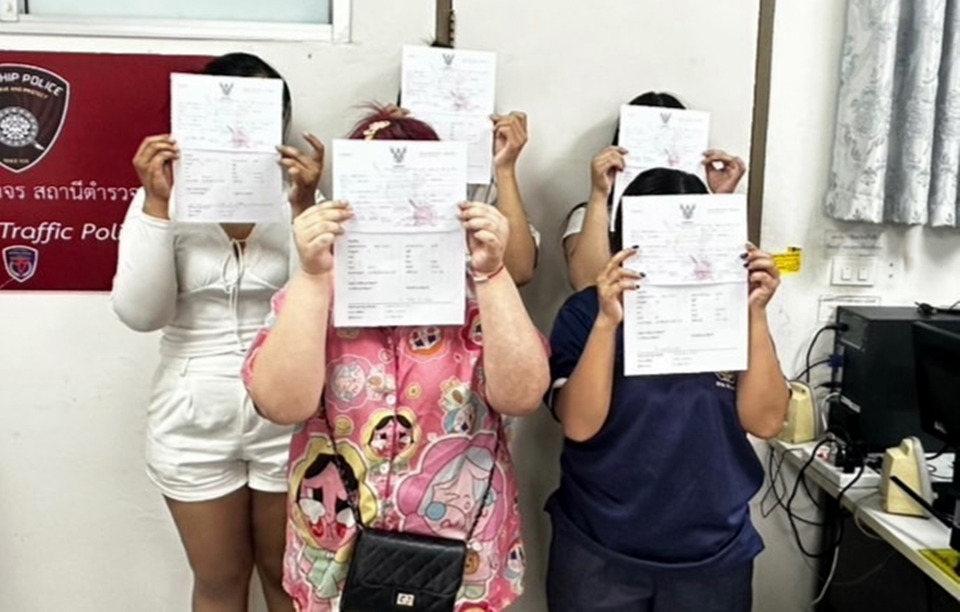 ตร.เรียก 5 สาวเต้น-ตีลังกากลางถนนสุขุมวิท เปรียบเทียบปรับ เตือนอย่าทำคอนเทนต์บนถนน