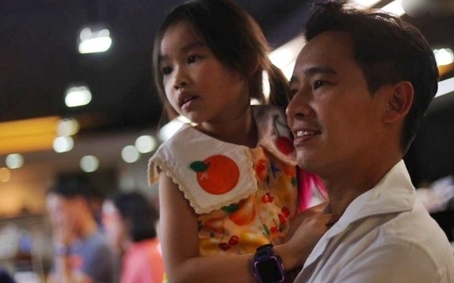 "ทิม พิธา" โชว์ภาพคู่ลูกสาว "พิพิม" พร้อมข้อความ "We got this" ด้อมส้มแห่เมนต์