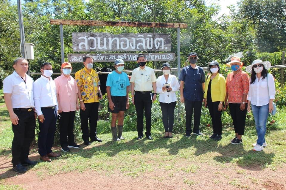 รองผู้ว่าฯตรัง นำทีมลงพื้นที่ตรวจเยี่ยมสวนทุเรียนสานนโยบายตลาดนำการผลิตเสริมตลาดออนไลน์ซื้อขายล่วงหน้า