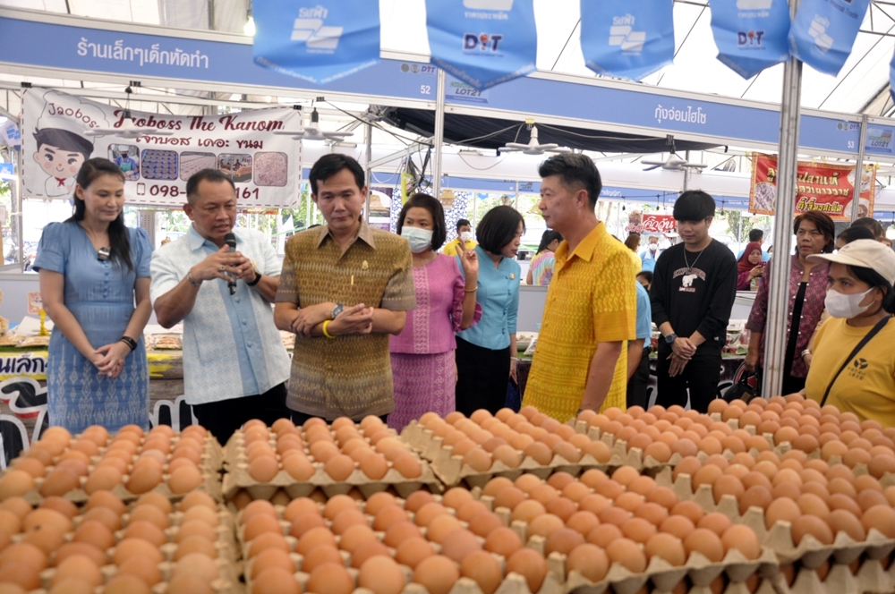 พาณิชย์อยุธยา เปิดบูธจำหน่ายสินค้า "พาณิชย์...ลดราคา! ออนทัวร์ ทั่วไทย" ช่วยลดค่าครองชีพประชาชน