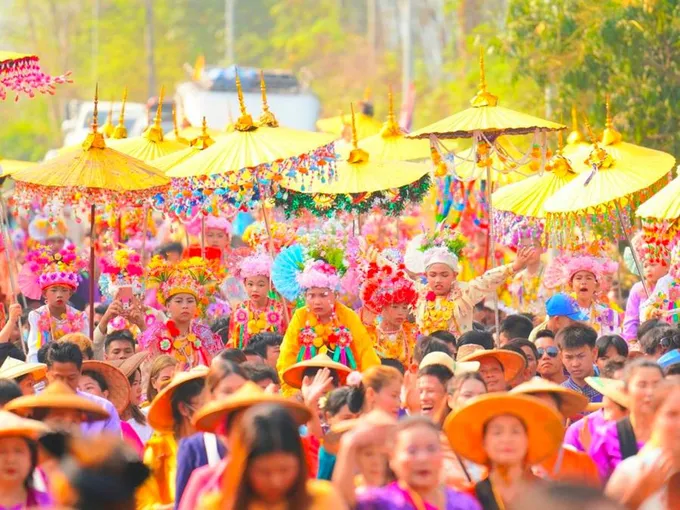 ชาวไทใหญ่แม่ฮ่องสอนสืบสานประเพณีปอยส่างลอง
