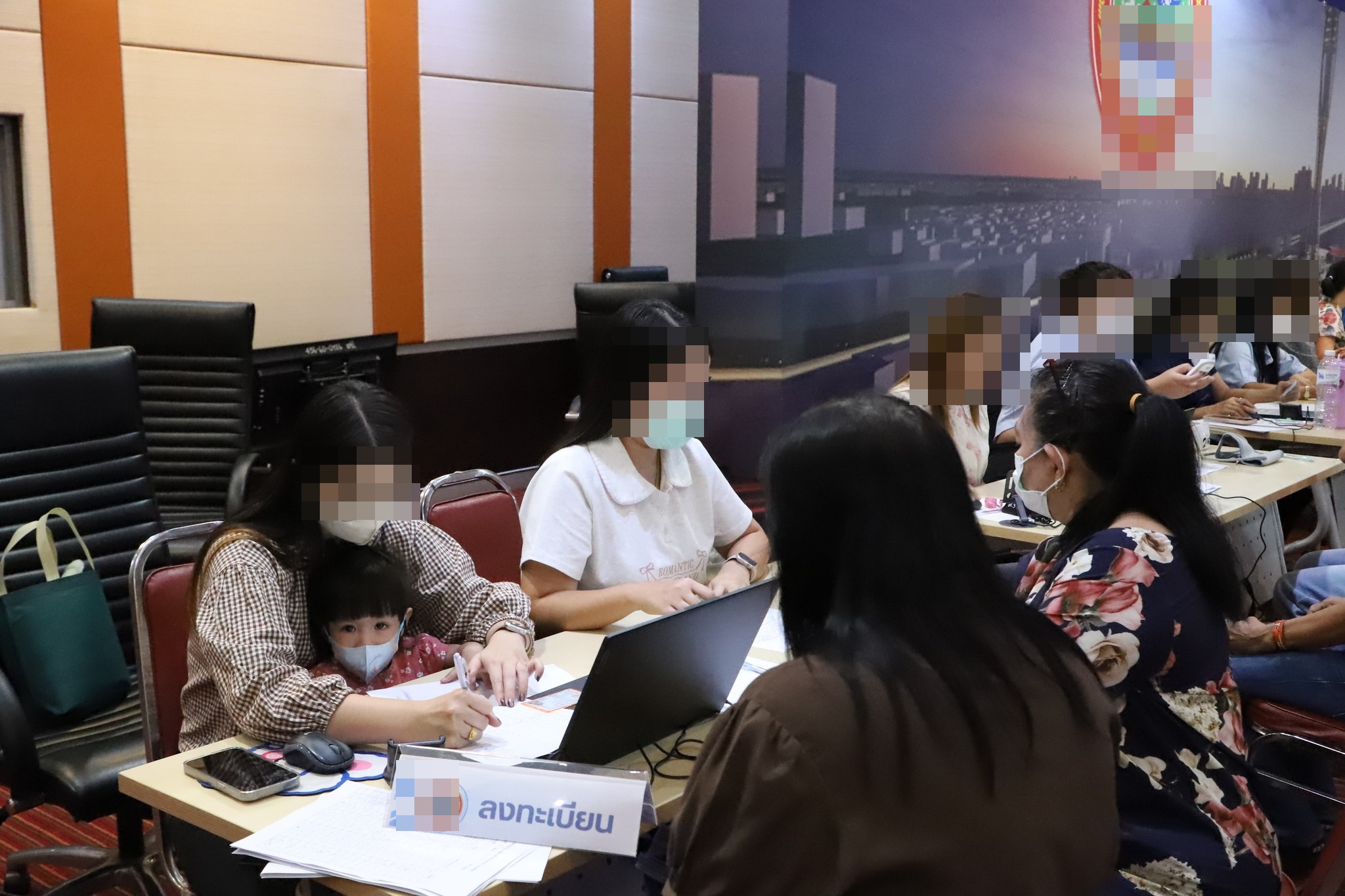 ผู้ปกครองโรงเรียนดังย่านคลอง 4 ร้องเรียนถูกเก็บค่าฉีดวัคซีนไข้หวัดใหญ่ 400 บาทขณะที่อบจ.ฉีดฟรี