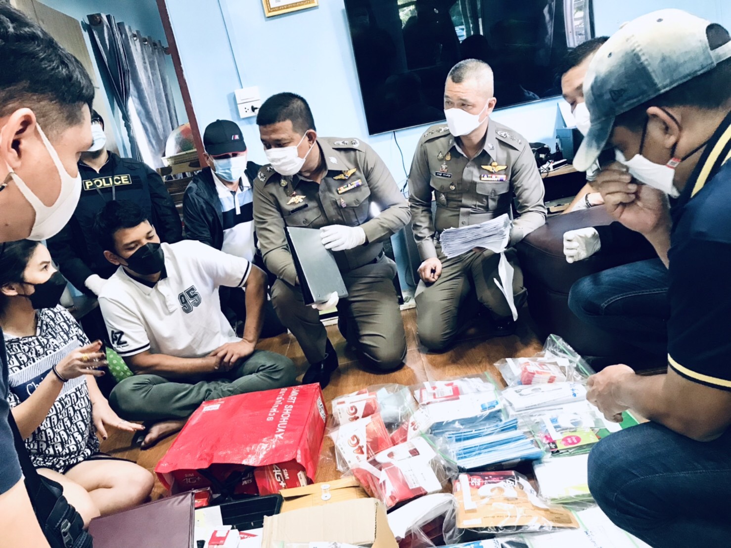 ผบก.สืบภาค 2 ลาดตระเวนในโลกโซเชียล แกะรอยมิจฉาชีพออนไลน์ทลายขบวนการผลิตซิมเถื่อนเลขมงคล