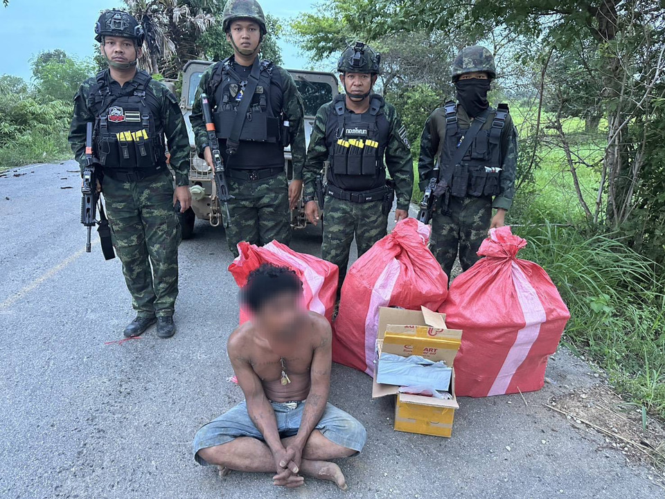ทหารพรานสกัดชาวกัมพูชาลอบขนสินค้าเถื่อนเข้าไทย กลางช่องทางธรรมชาติสระแก้ว