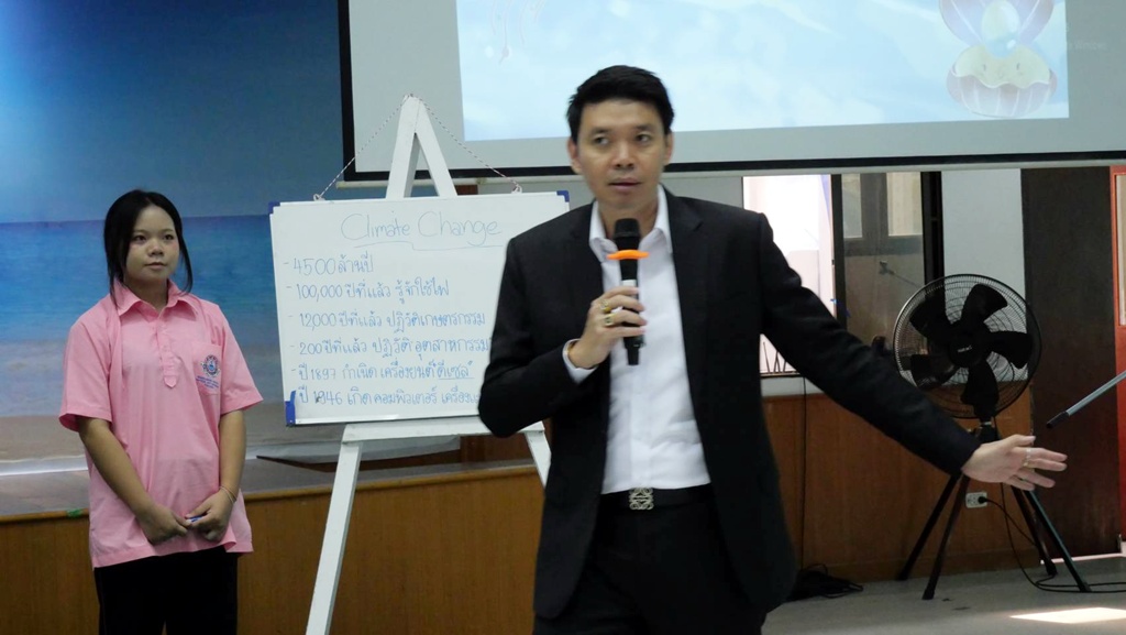 อำเภอบางละมุงจัดโครงการ "มือเล็ก เปลี่ยนโลกใบใหญ่ : Banglamung Youth for Climate"