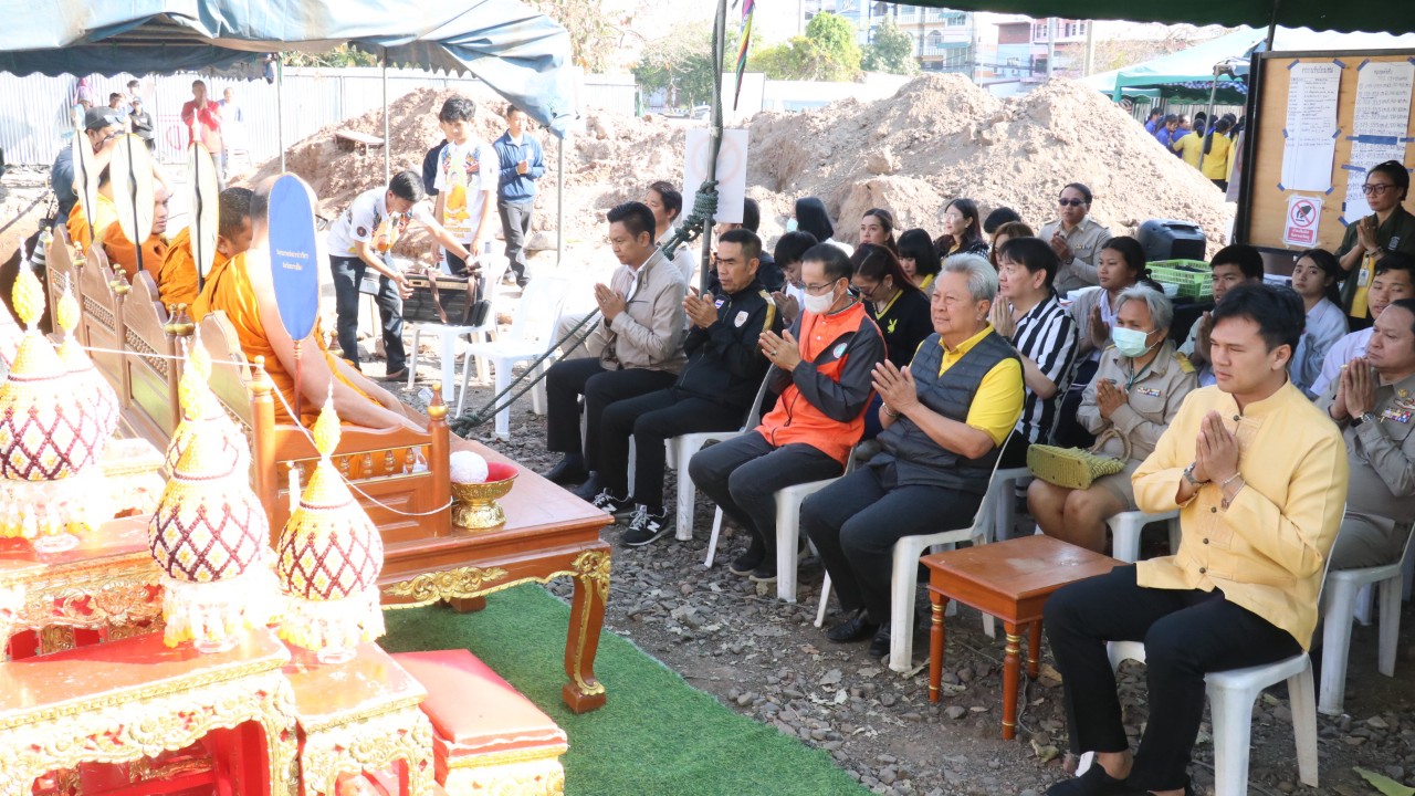  โคราชนายกเล็กขอขมาหลุมศพมนุษย์โบราณโนนพลล้าน อายุ 2,500 -3 พันปี จ่อพัฒนาแหล่งท่องเที่ยวประวัติศาสตร์ ชงย้ายเรือนจำใช้พื้นที่เป็นสวนสาธารณะและพิพิธภัณฑ์เมือง