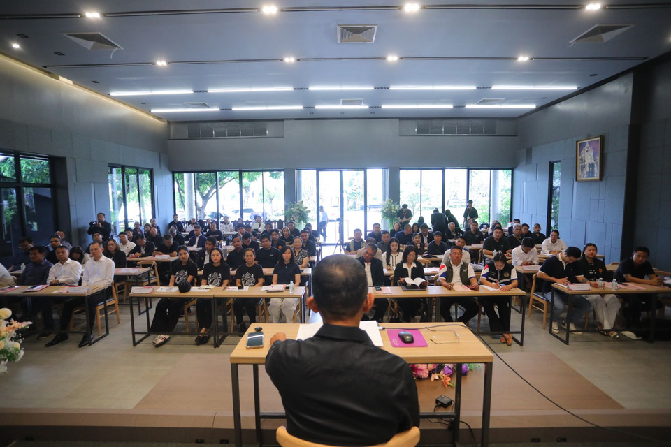 “สมศักดิ์” ติวเข้ม ว่าที่ผู้สมัคร ส.ส.เหนือล่าง 16 เขต พรรคเพื่อไทย มั่นใจ ชนะทั้งหมด 