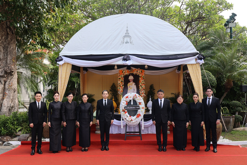 ช่อง 7HD เข้าถวายสักการะพระศพ และวางพวงมาลาเบื้องหน้าพระรูป "เจ้าฟ้าพัชรกิติยาภา"