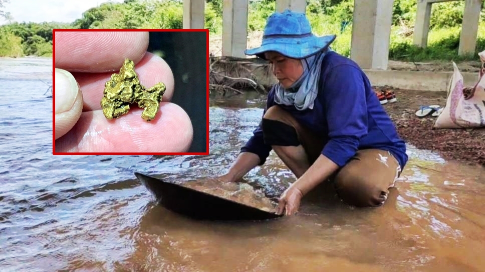 นทท.แห่ชมวัฒนธรรมการร่อนทองบางสะพาน หลังผ่อนคลายมาตรการโควิด