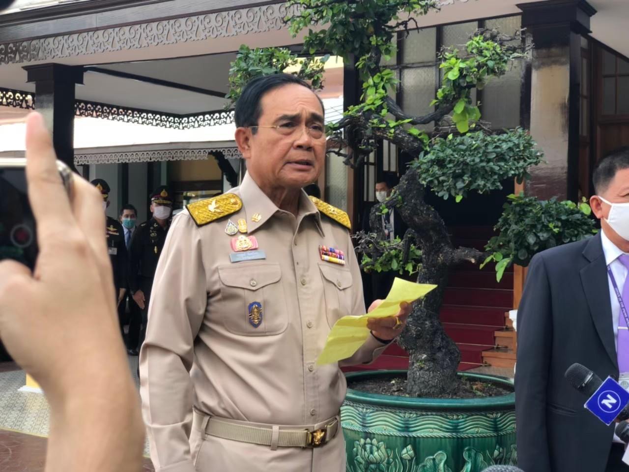 "บิ๊กตู่" ลั่นกลางที่ประชุมกลาโหม ไม่ต้องกังวล ให้ทำหน้าที่ของตัวเองไป 