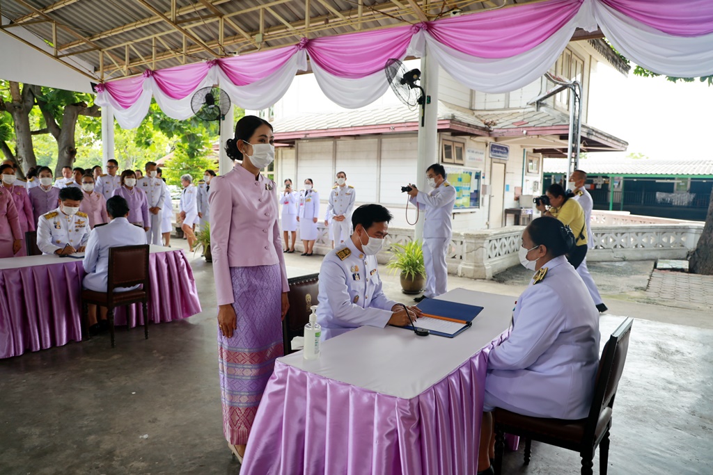 ผู้ว่าฯอยุธยา ร่วมลงนามถวายพระพรชัยมงคล "พระราชินี" เนื่องในโอกาสวันเฉลิมพระชนมพรรษา