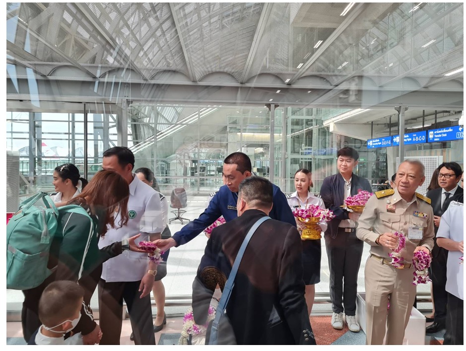 'ศักดิ์สยาม' ย้ำความพร้อมต้อนรับนทท.ต่างชาติทุกมิติ คาดจีนเดินทางผ่านท่าอากาศยาน ทอท. 10 ล้านปี 66