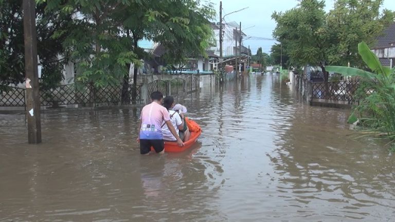 พ่อเมืองขอนแก่นเตรียมอพยพนักเรียนคนตาบอดหนีน้ำท่วม!