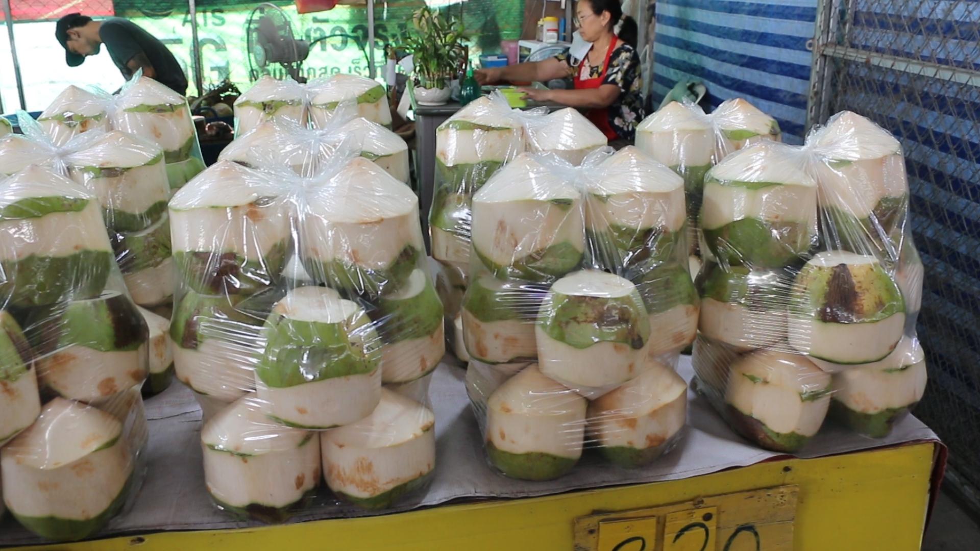 มะพร้าวน้ำหอมปรับขึ้นราคา หลังจีนสั่งซื้อไม่อั้น พ่อค้า-แม่ค้า ต้องออเดอร์แบบชั่วโมงต่อชั่วโมง