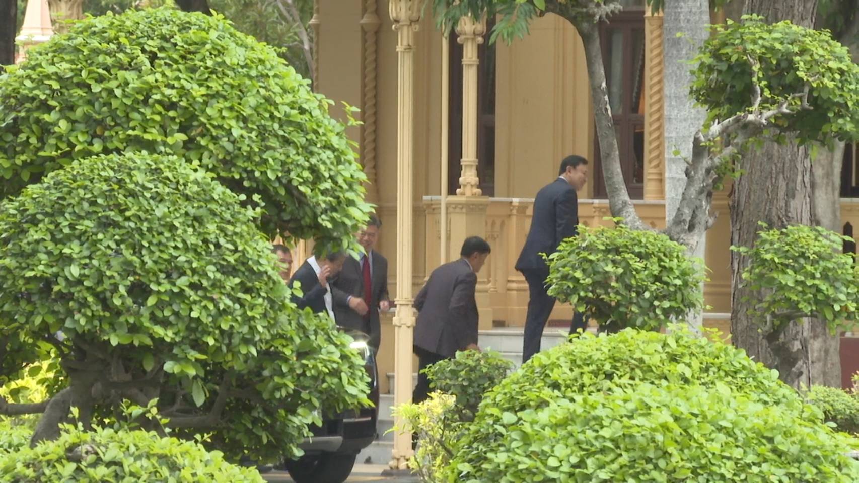 "ทักษิณ" เข้าบ้านพิษณุโลก ประชุมร่วม "ทีมไทยแลนด์" ถก "ภาษีทรัมป์"