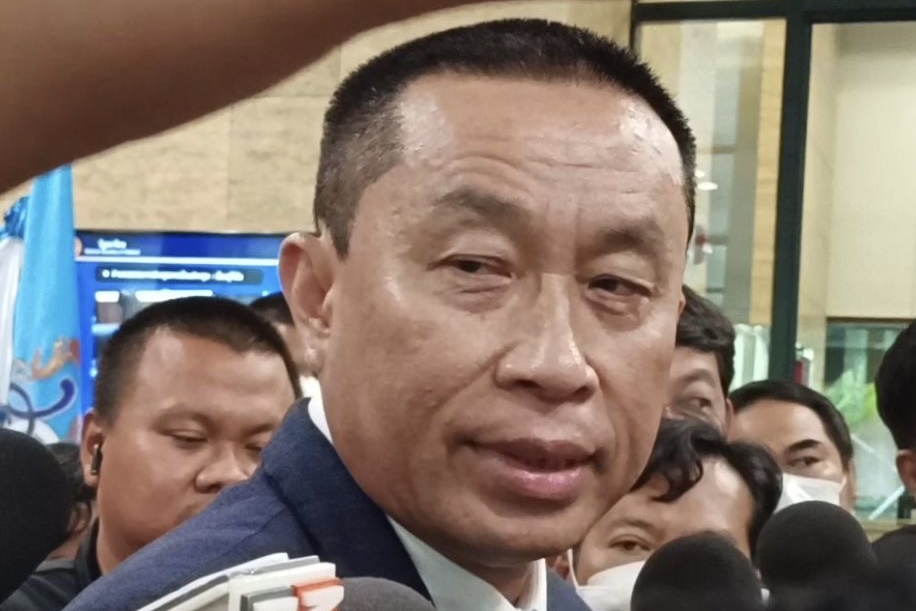 “ศักดิ์สยาม” บอก ไม่ได้แต่งตัวรอ หลังลือ “พท.” ยื่นข้อเสนอ “ก.คมนาคม” ให้ ย้ำ แม้เลื่อนโหวตนายกฯ แต่ “ภท.” ยึดหลักการเดิม ไม่มีก้าวไกล-ไม่แก้ม.112-รบ.เสียงข้างน้อย