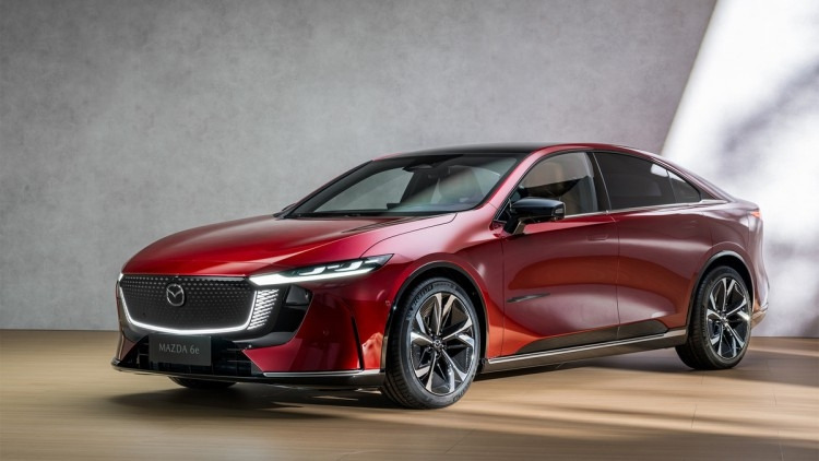 กระแสตอบรับรถไฟฟ้า Mazda6e ลูกค้าหลั่งไหลร่วมงานสุดคึกคัก โรดโชว์ 8 จังหวัดเก็บยอดจอง เพิ่มอีกกว่า 1,000 คันทะลุ 4,000 คัน