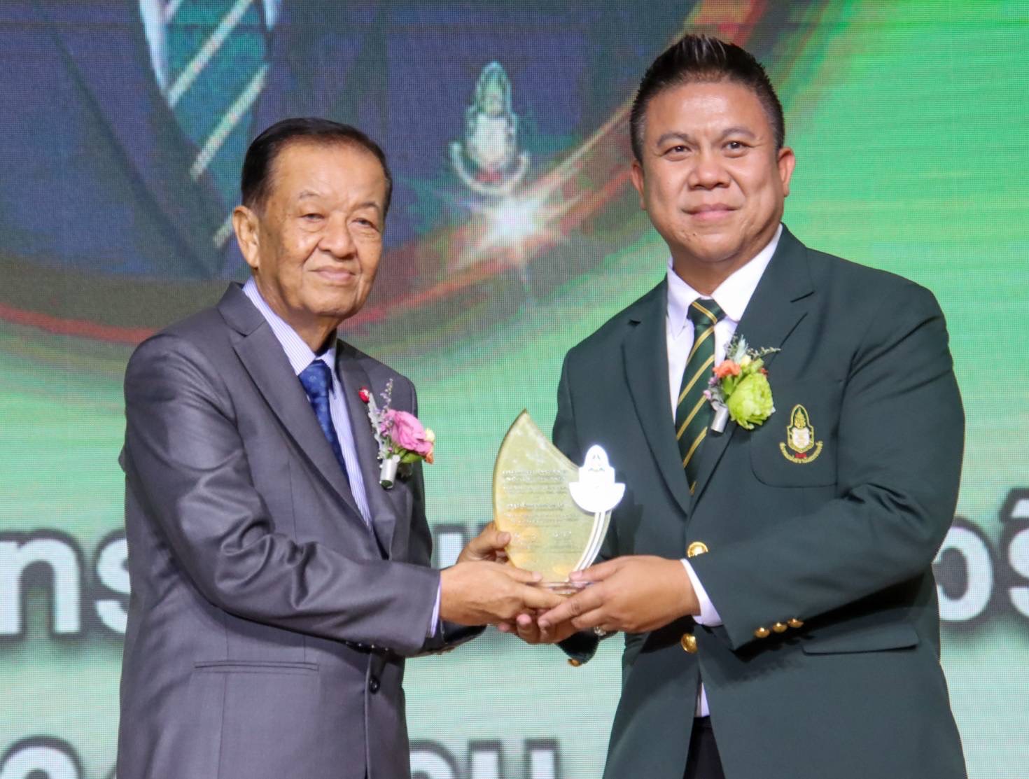 ดร.ภูมิวรินทร์ ชุณหะวงษ์วริศ  รับศิษย์เก่าดีเด่น “วันสถาบันพระปกเกล้า”