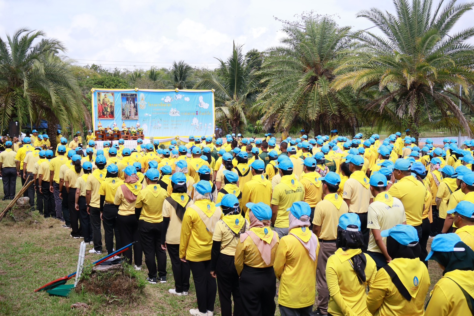 ผู้ว่าฯ นราธิวาส นำส่วนราชการ จิตอาสา 904 และประชาชนจิตอาสา ร่วมกิจกรรมจิตอาสาบำเพ็ญสาธารณประโยชน์ เนื่องในวันที่ระลึกมหาจักรีบรมราชวงศ์ 