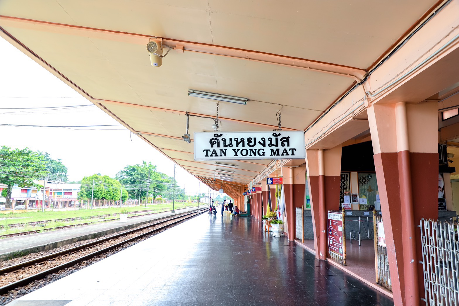 สถานีรถไฟตันหยงมัสเงียบเหงา หลังจังหวัดนราธิวาสออกคำสั่ง  งดบริการขนส่งสาธารณะทุกประเภท 12-25 ก.ค.นี้