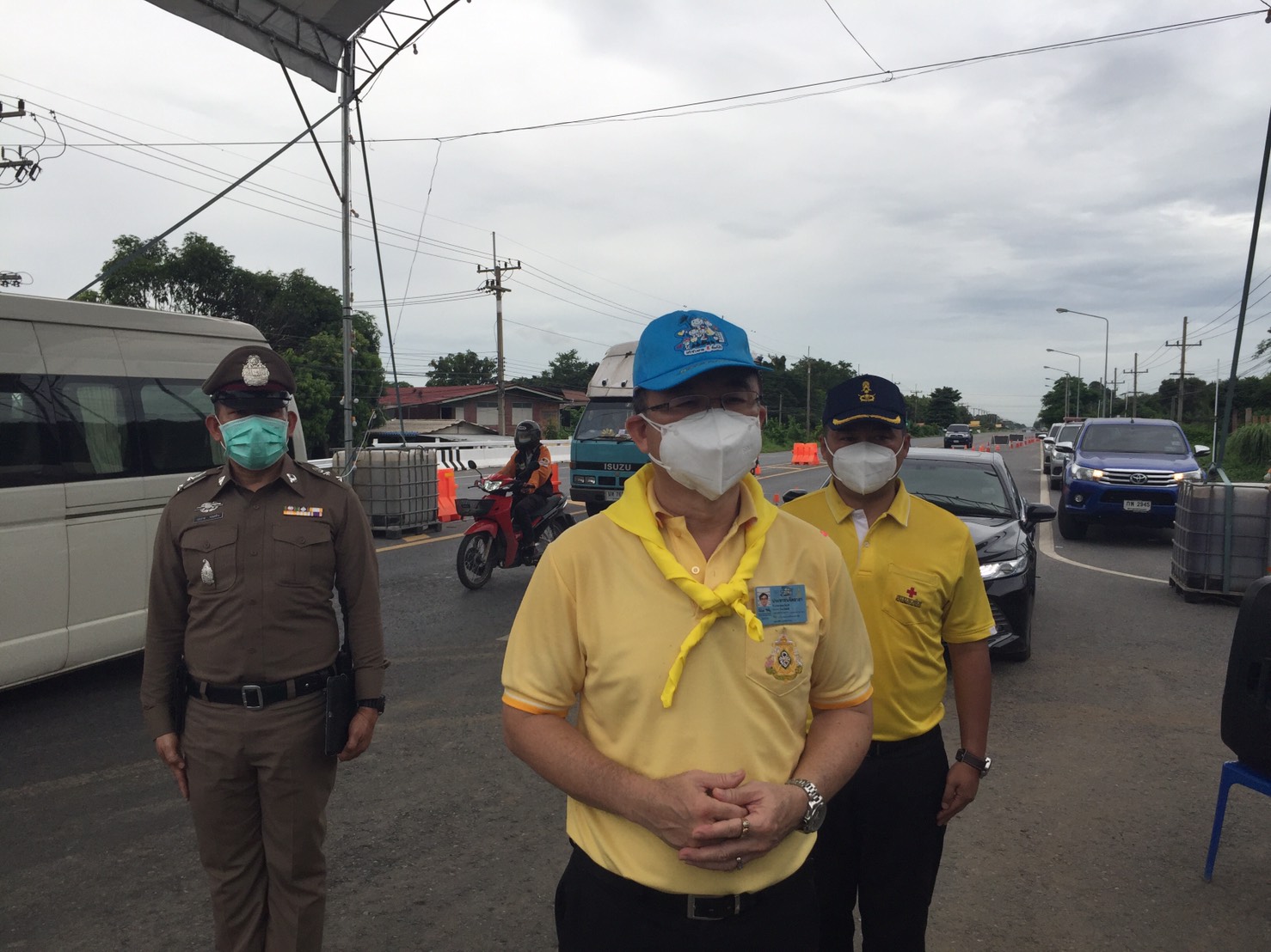 ผู้ว่าฯอ่างทอง เยี่ยมจุดตรวจคัดกรอง พร้อมให้กำลังใจเจ้าหน้าที่ปฏิบัติงาน