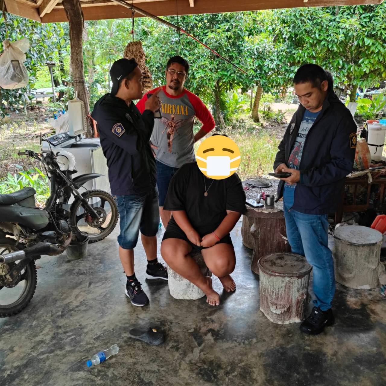 พังงา ชุดสืบสวนจังหวัดตามจับผู้ต้องหาร่วมกันฉ้อโกง และร่วมกันโดยสุจริต นำเข้าข้อมูลคอมพิวเตอร์ที่บิดเบือน