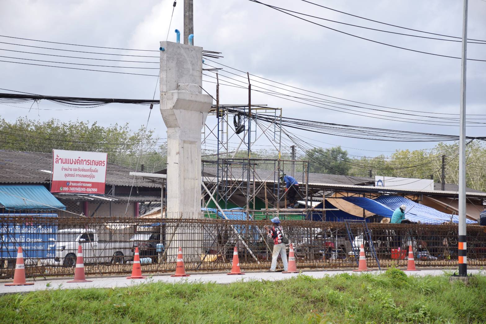 เดินหน้าก่อสร้างสะพานลอยสาย 317 จันทบุรี-สระแก้ว หลังเหตุคานถล่ม